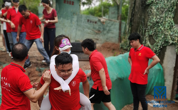 卖上银香蕉视频APP下载的小女孩公司团建2