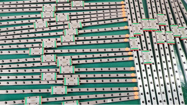 滚珠丝杆